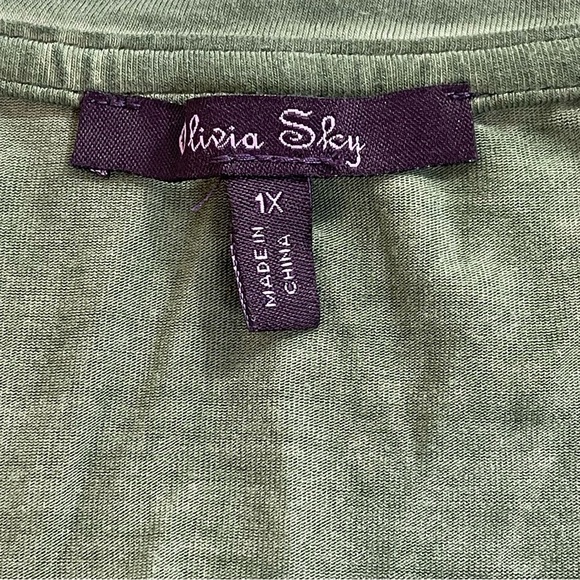 Olivia Sky V-Neck Cuffed Short Sleeve Tee NWT 1X - Picture 5 of 8